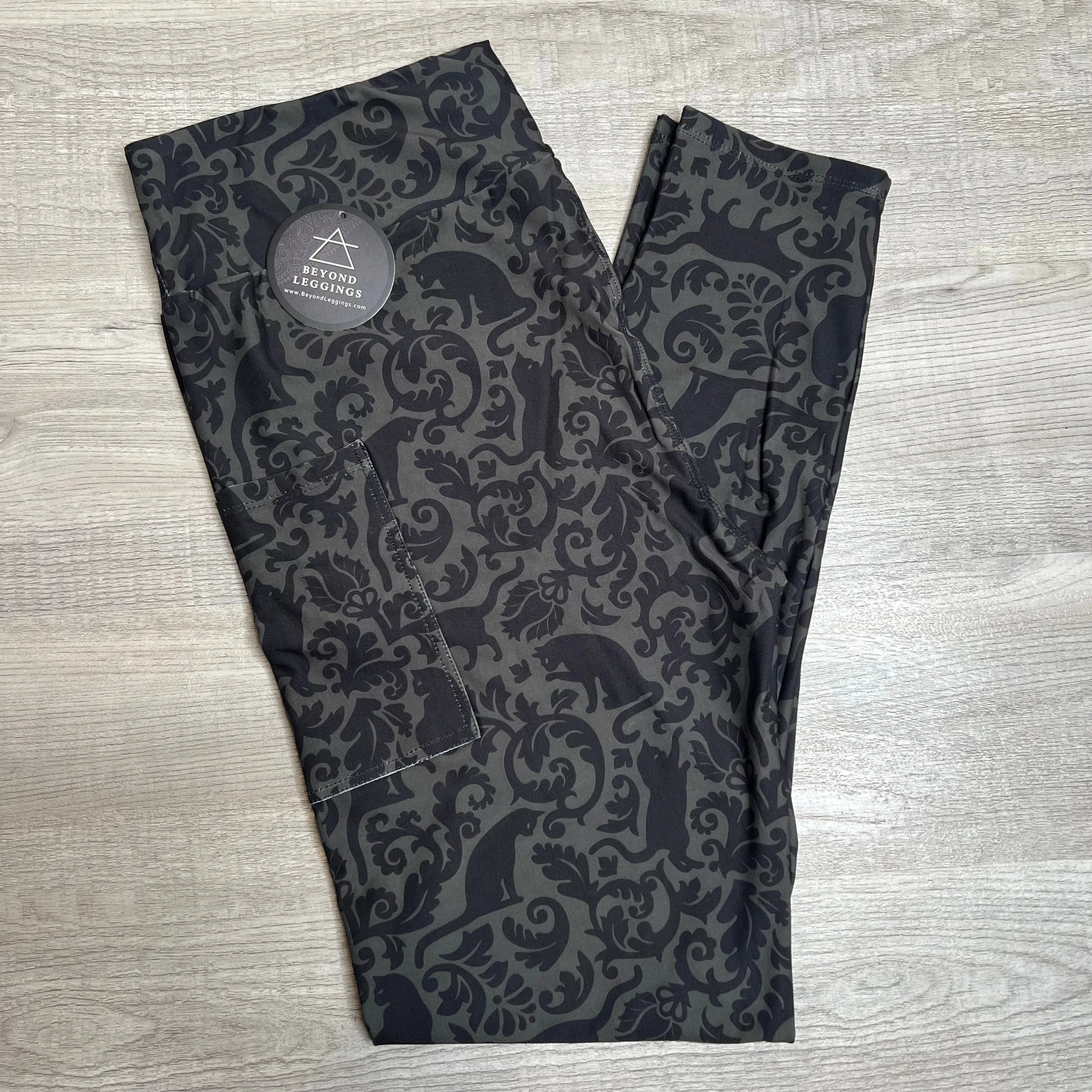 Cat Damask Soft Leggings