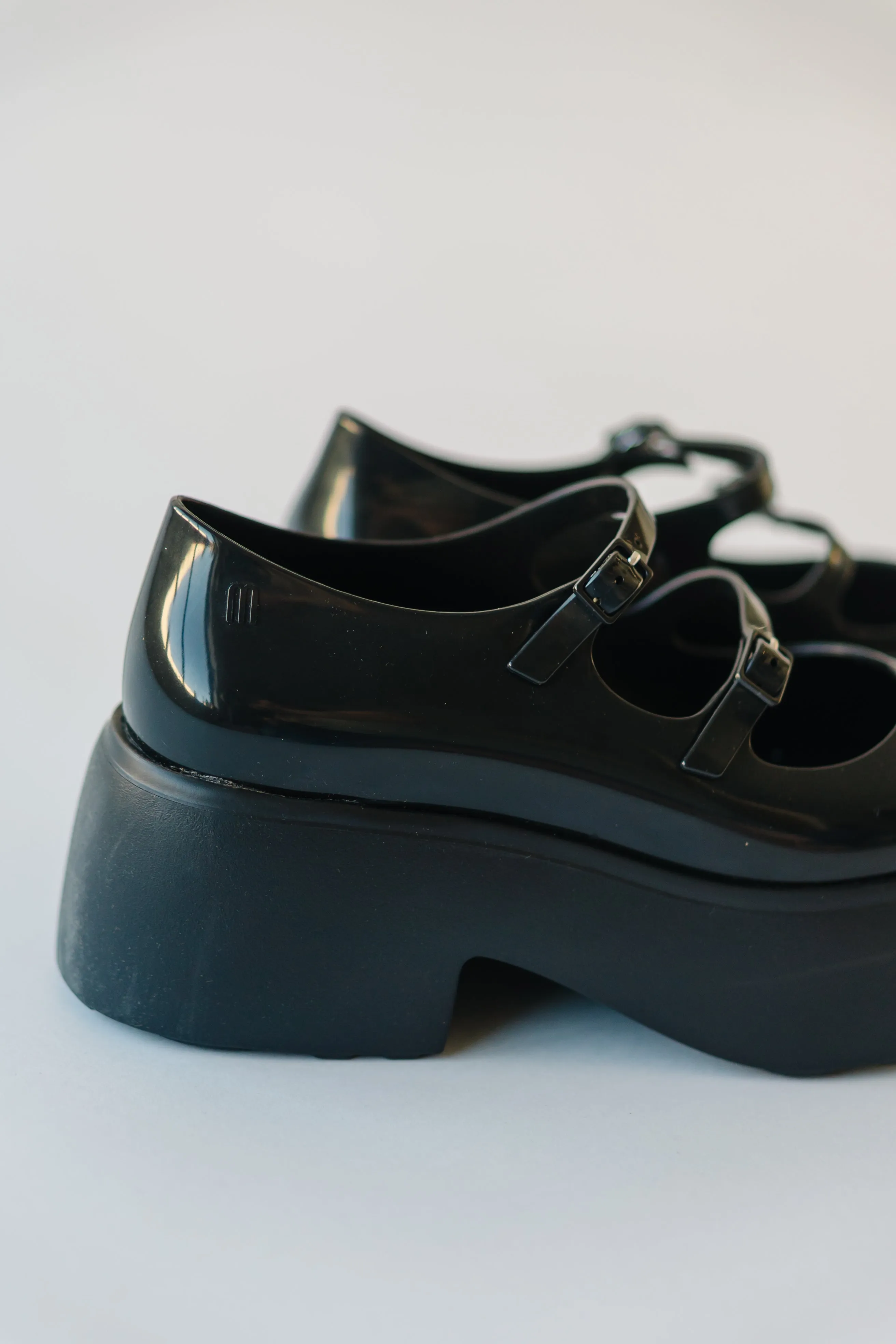 Melissa: Farah Jelly Platform in Black